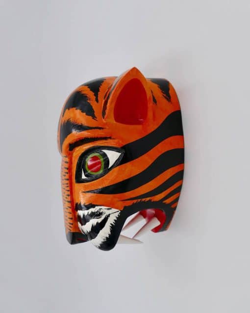 Children bedrooms idea: A bright tiger head for junior's bedroom wall decoration