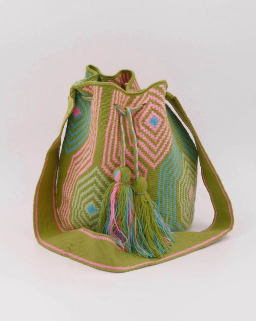 Mochila Wayuu-Taschen sind auf der ganzen Welt für ihr tolles Design und ihre atemberaubenden Farbkombinationen bekannt.