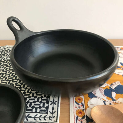 Black clay cooking plate